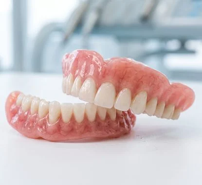 Prótese dentária total superior e inferior – Dra. Paula Madalozzo, Indaiatuba